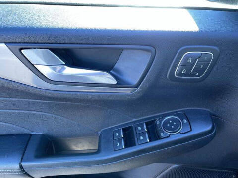 2022 Ford Escape Hybrid Titanium