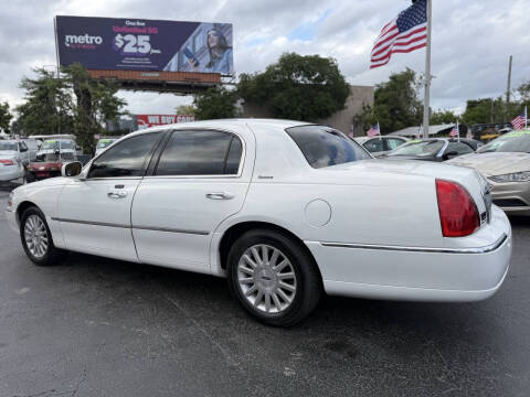 2003 Lincoln Town Car Signature