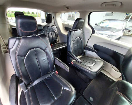 2017 Chrysler Pacifica Touring-L