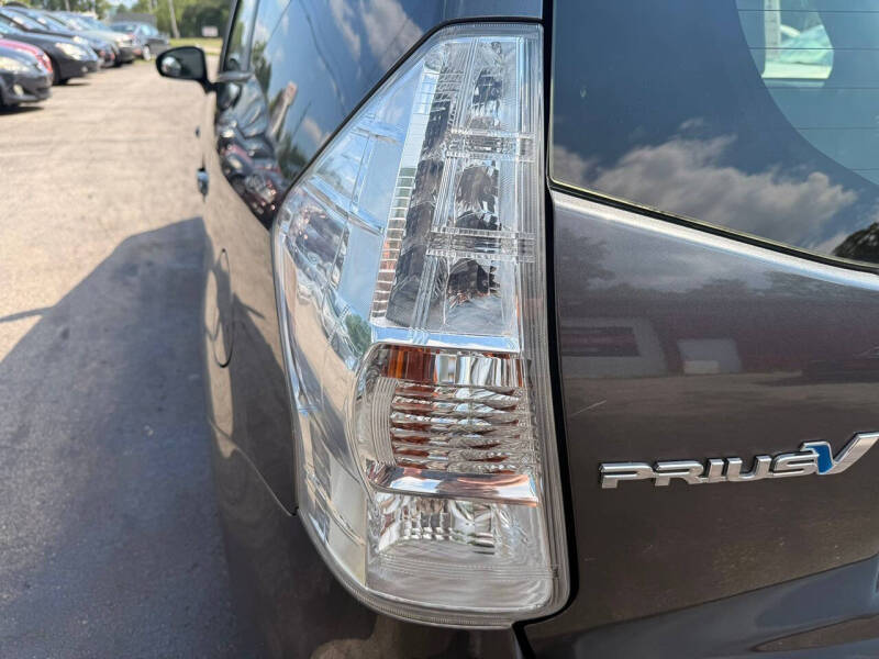 2013 Toyota Prius v Two