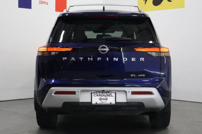 2024 Nissan Pathfinder SL