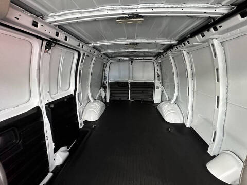 2025 Chevrolet Express 2500