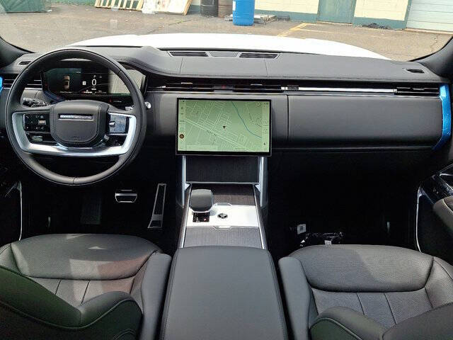 2025 Land Rover Range Rover P550e SE