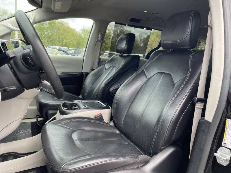 2022 Chrysler Pacifica Touring L