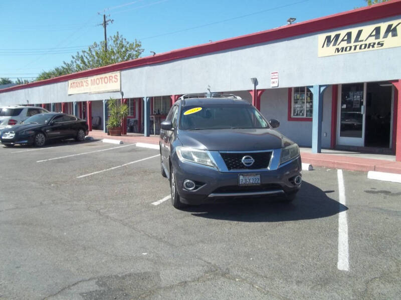 2014 Nissan Pathfinder null photo 16