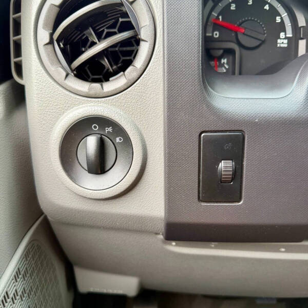 2011 Ford E-350