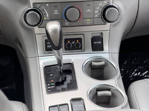 2012 Toyota Highlander SE