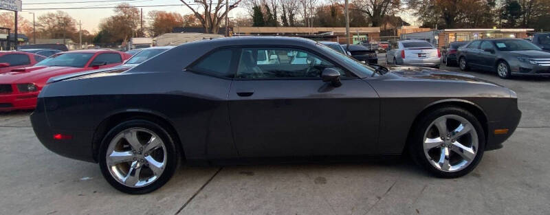 2013 Dodge Challenger R/T photo 9