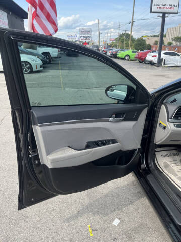 2017 Hyundai Elantra SE