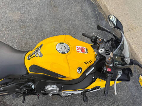 2016 Yamaha YZF-R1