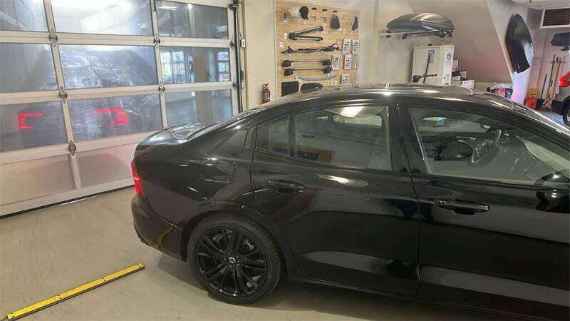 2022 Volvo S60 Recharge T8 R-Design Black Edition