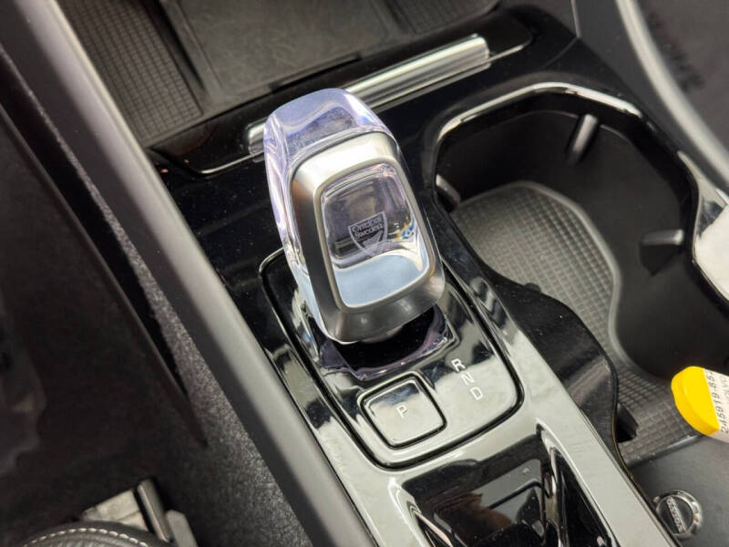 2024 Volvo XC40 B5 Plus Bright Theme