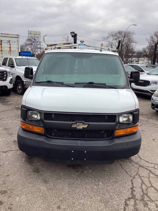 2015 Chevrolet Express Cargo Work Van photo 3