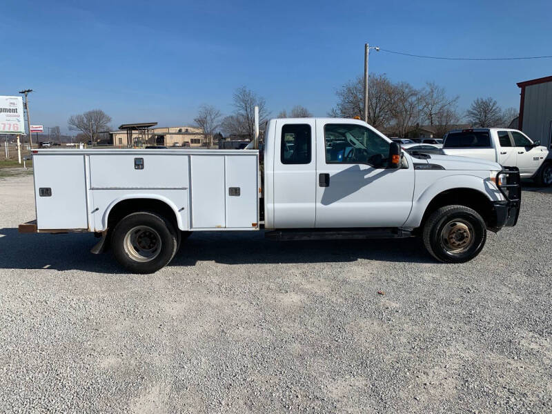 2013 Ford F-350 Super Duty Chassis Cab XL photo 7