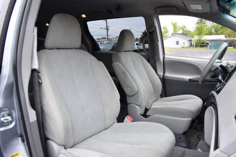 2012 Toyota Sienna Base 7-Passenger