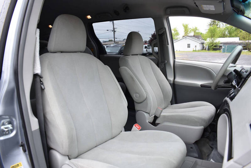 2012 Toyota Sienna Base 7-Passenger