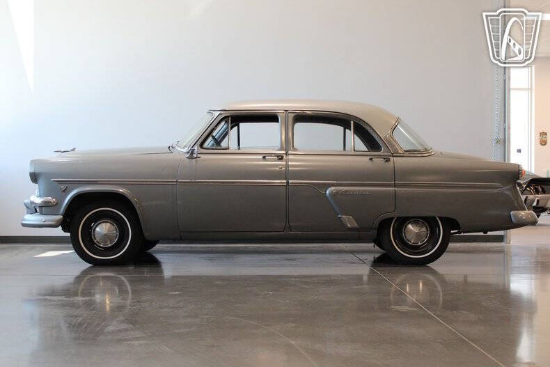 1954 Ford Crestline