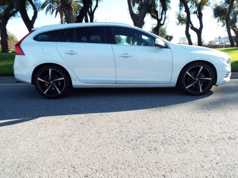 2016 Volvo V60 T6 R-Design Platinum