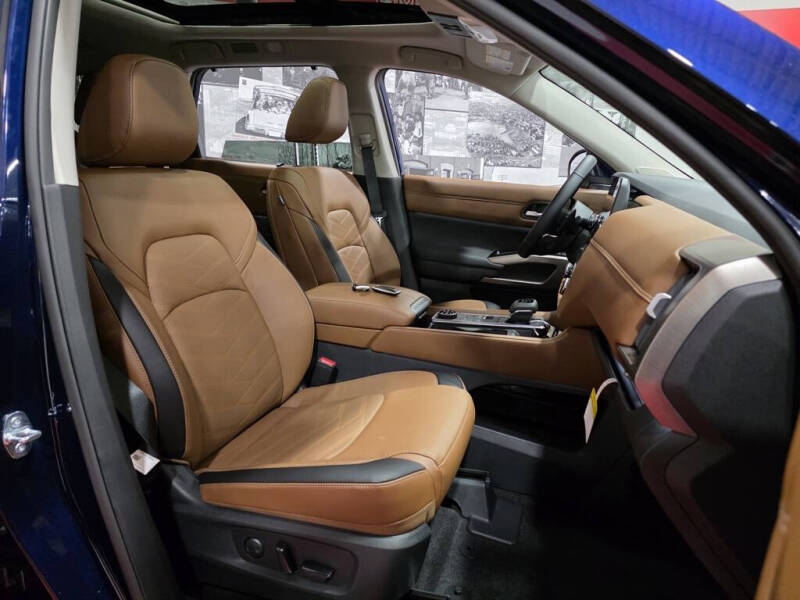 2025 Nissan Pathfinder Platinum