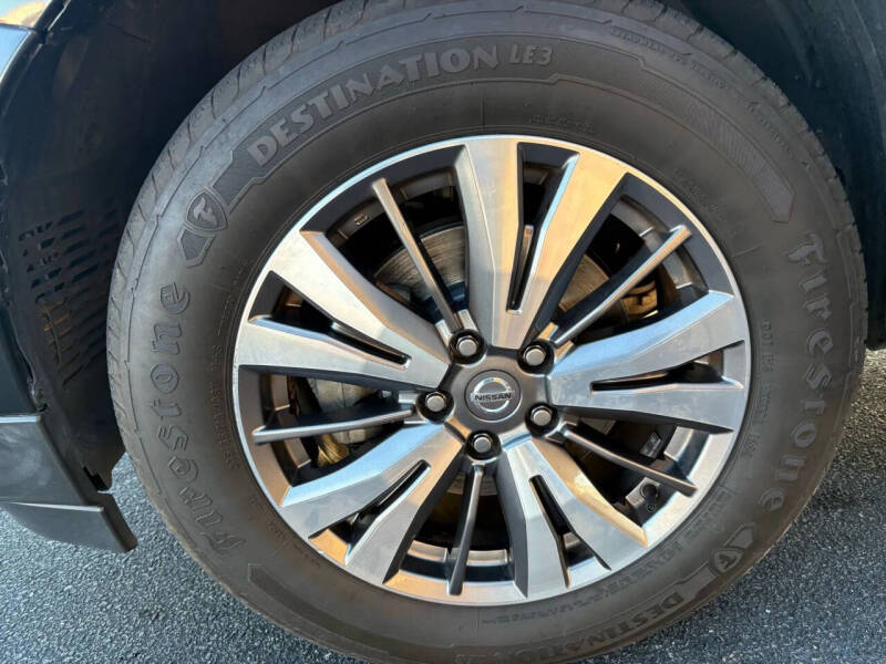 2020 Nissan Pathfinder SL