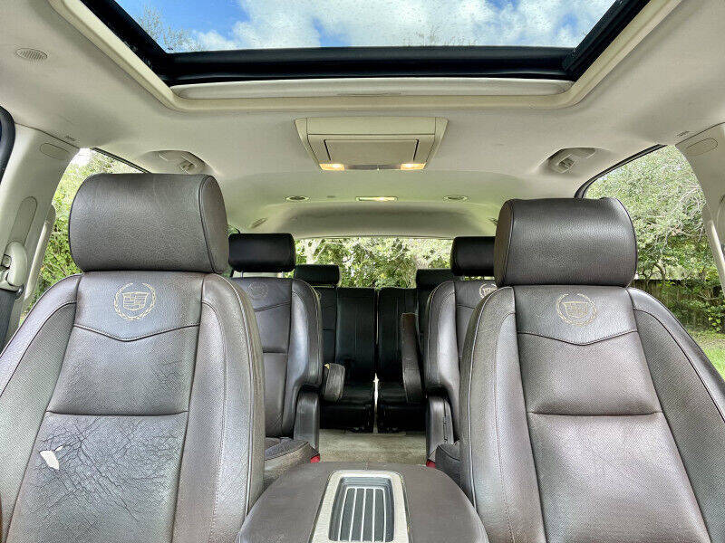 2009 Cadillac Escalade  - $9,995