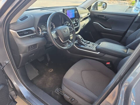 2024 Toyota Highlander LE