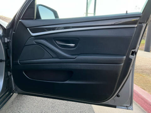 2011 BMW 5 Series 528i