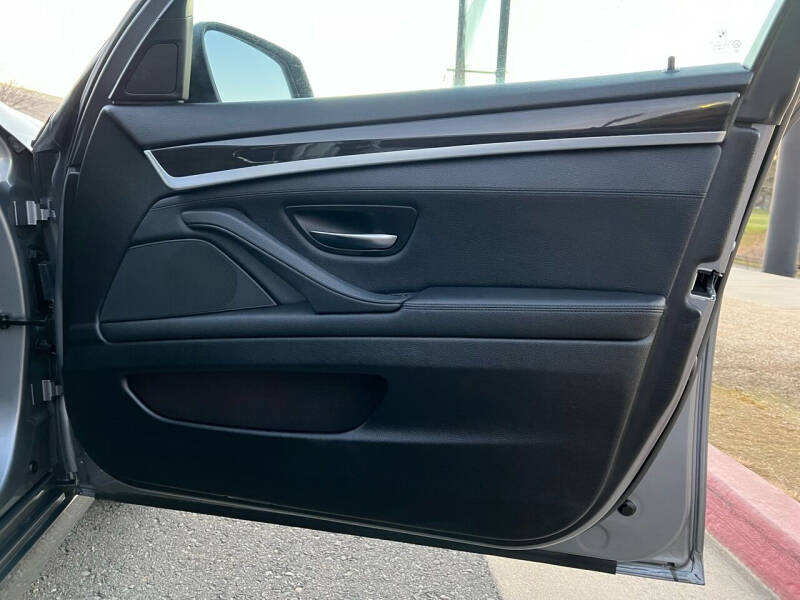 2011 BMW 5 Series 528i