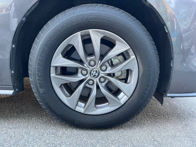 2021 Toyota Sienna LE 8-Passenger