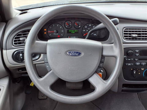 2004 Ford Taurus SES