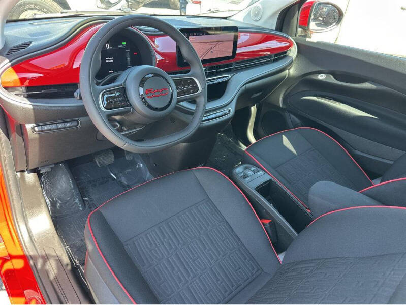 2024 FIAT 500e Inspi(RED)