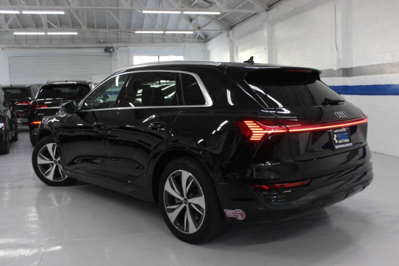 2024 Audi Q8 e-tron quattro Premium