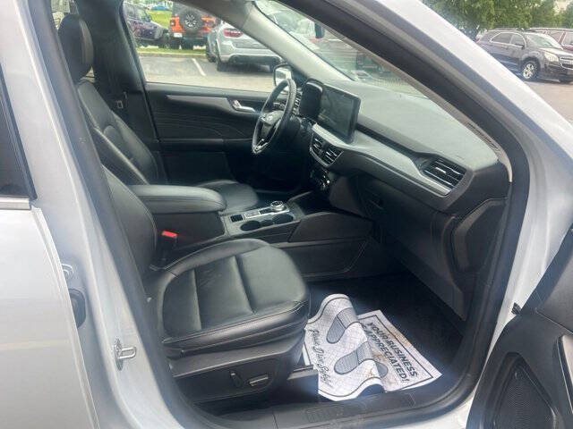 2025 Ford Escape Platinum