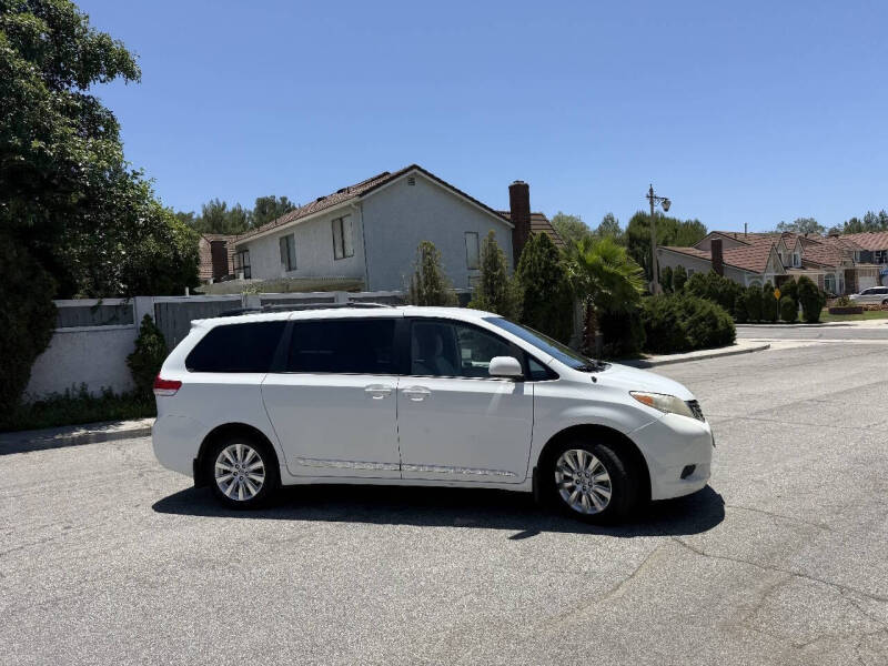 2011 Toyota Sienna LE 7-Passenger
