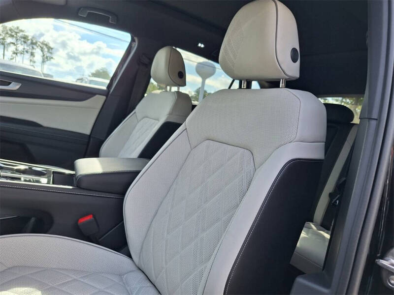 2026 Volkswagen Atlas Cross Sport SEL Premium R-Line 4Motion