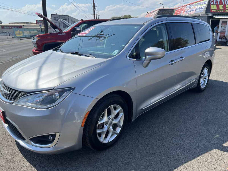 2017 Chrysler Pacifica Touring-L