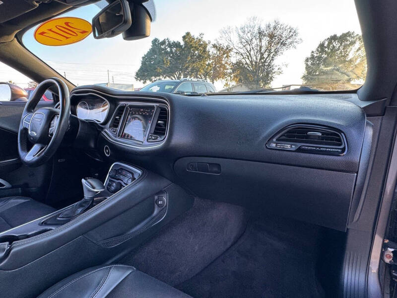 2017 Dodge Challenger SXT Plus