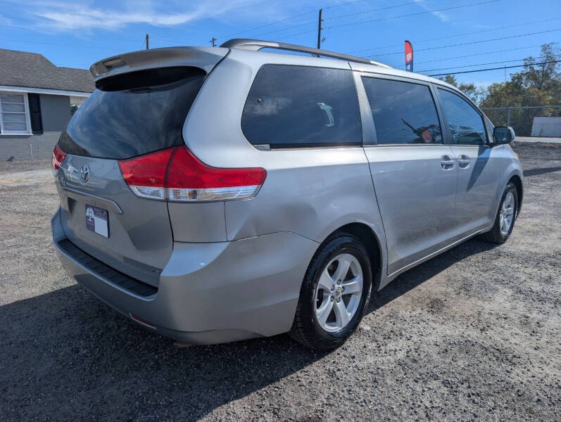 2011 Toyota Sienna LE 7-Passenger Auto Access Seat