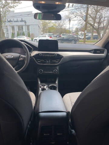 2020 Ford Escape SE