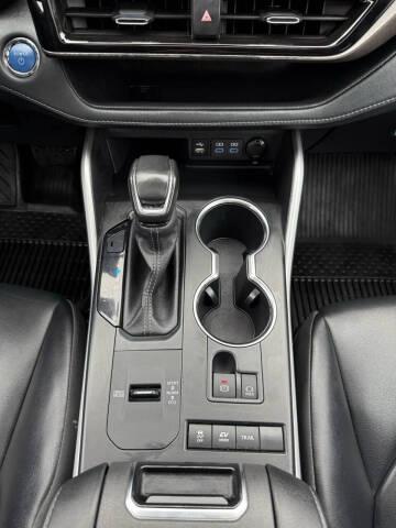 2022 Toyota Highlander Hybrid XLE