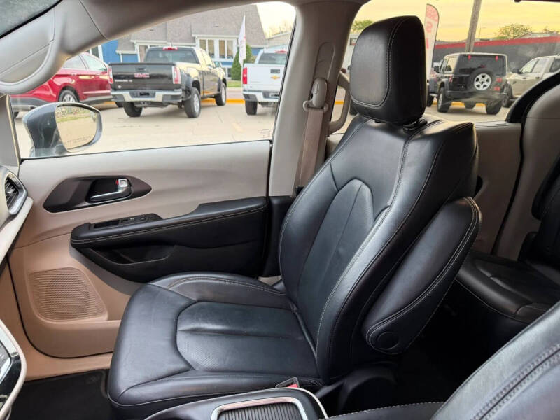 2022 Chrysler Pacifica Touring L