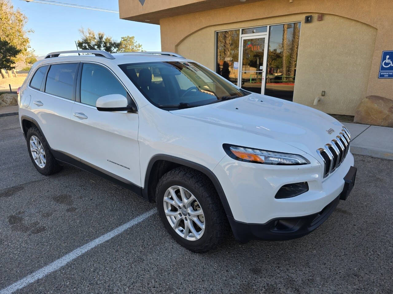 2018 Jeep Cherokee for sale at DOUBLE DEUCE AUTO in Hesperia, CA