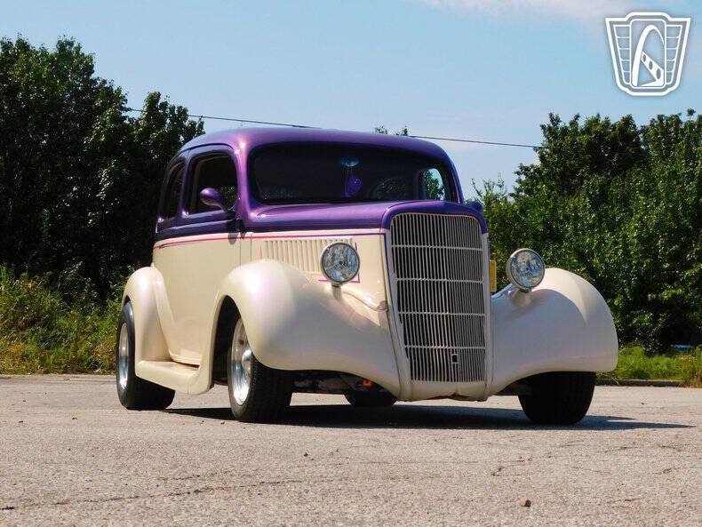 1935 Ford Tudor