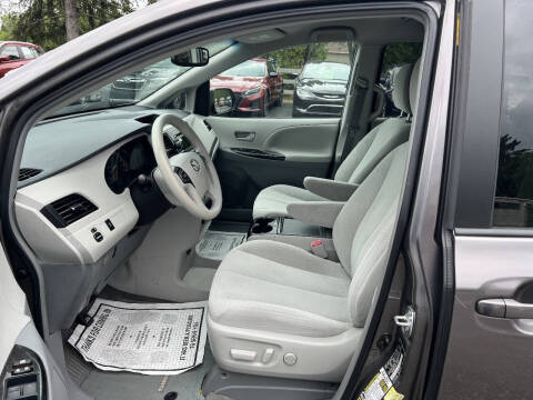 2014 Toyota Sienna LE 8-Passenger