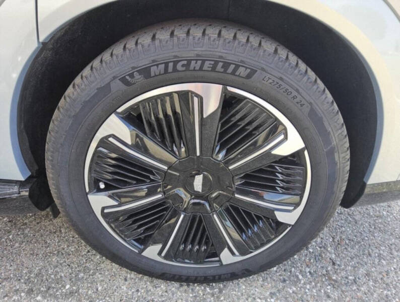 2025 Cadillac Escalade IQ Sport 2