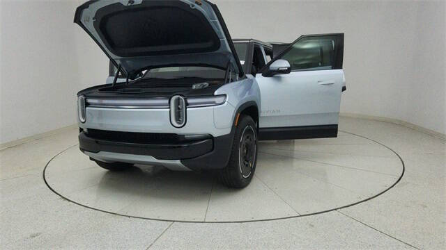 2025 Rivian R1S