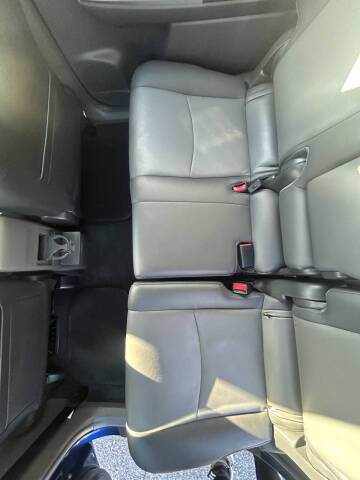 2013 Toyota Prius v Five