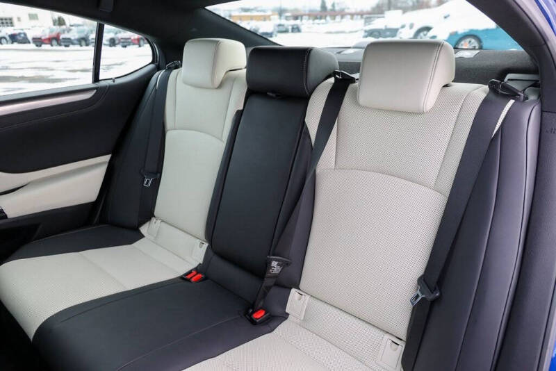 2022 Lexus ES 300h F SPORT