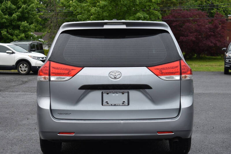 2012 Toyota Sienna Base 7-Passenger