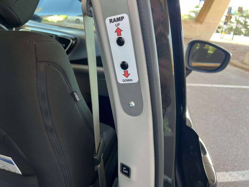 2022 Chrysler Voyager LX